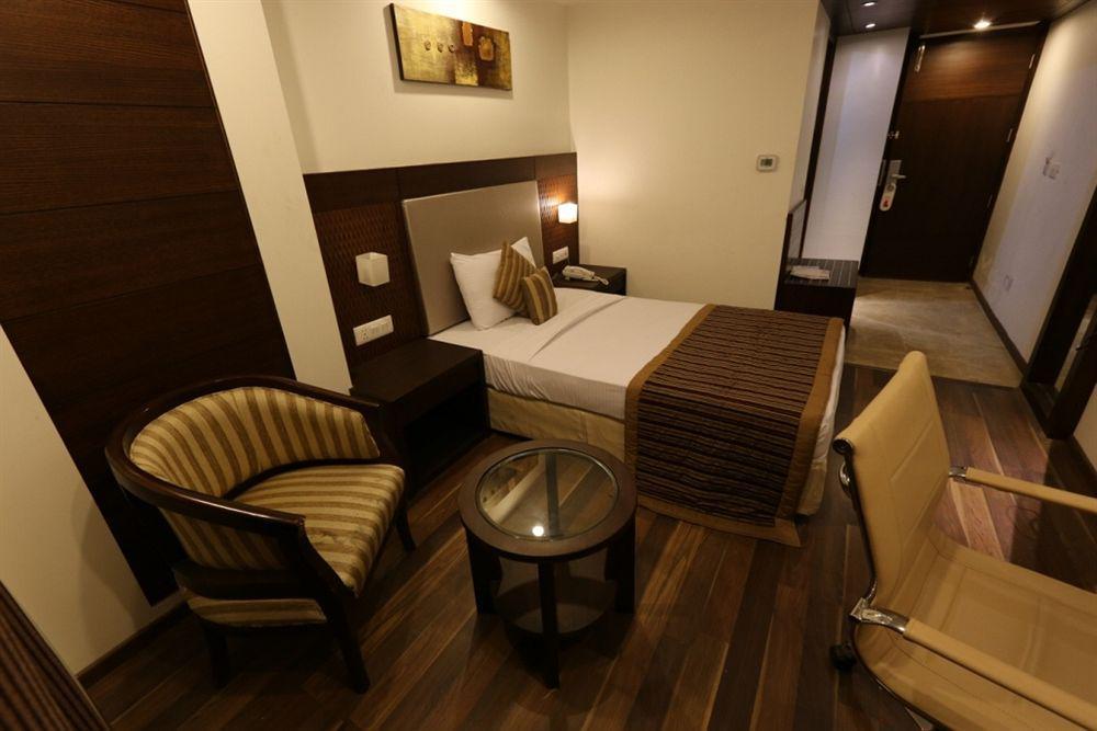 Hotel Le Roi Near New Delhi Railway Station מראה חיצוני תמונה
